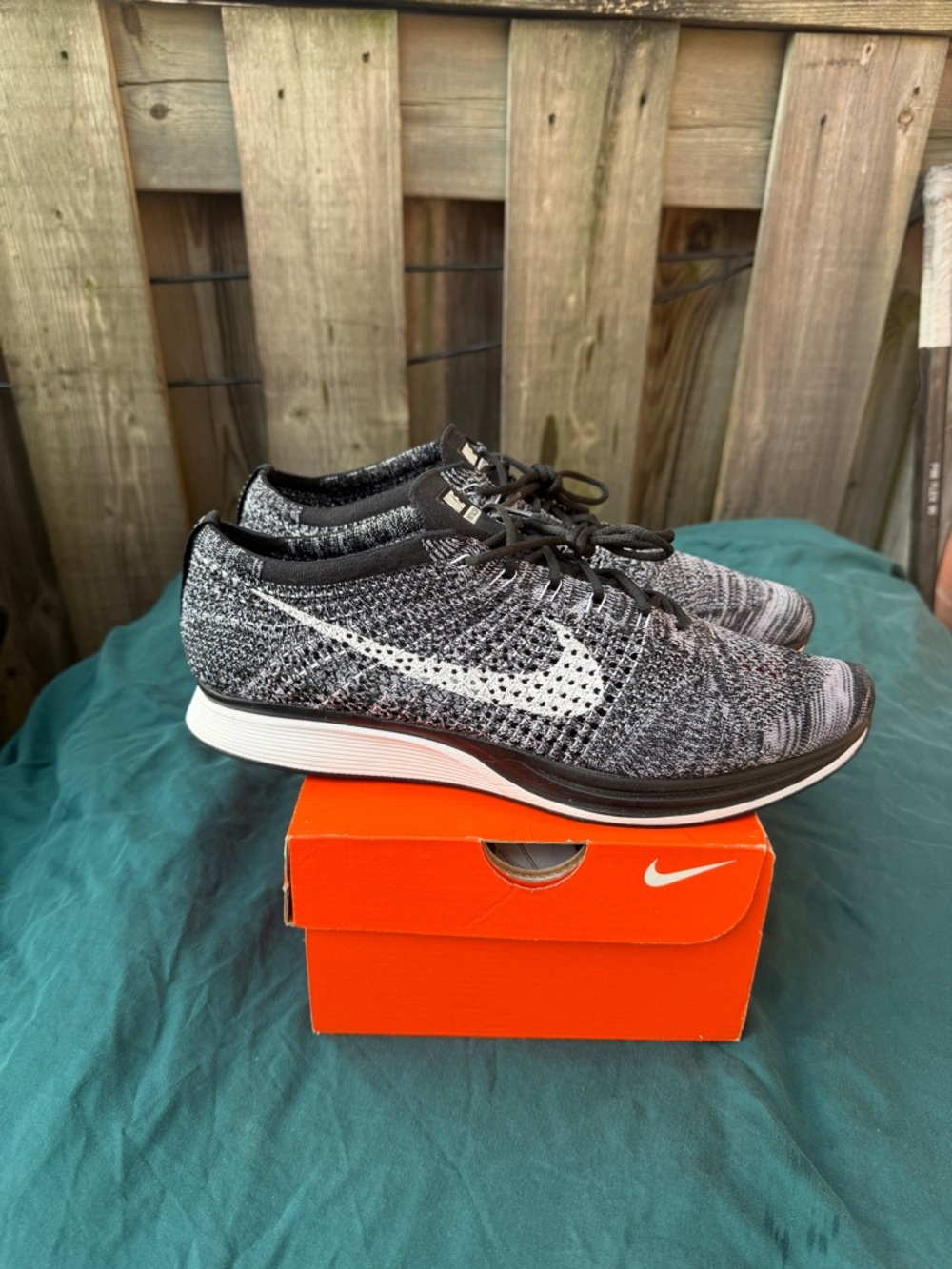 Nike Flyknit Racer Oreo 2.0
Black / White 
Size 12